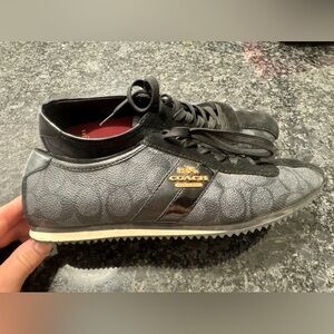 Coach women’s Ivy League pebbled tennis shoes size 8B